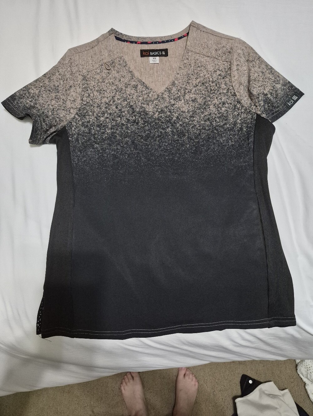 Women's KOI Basics   Ombre Black and Taupe V-Neck Top Never Worn Nwot
